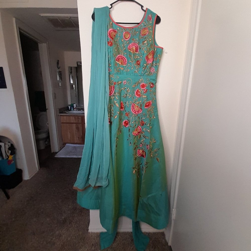 Indian Outfit Set: Dress, Dupatta and Pants